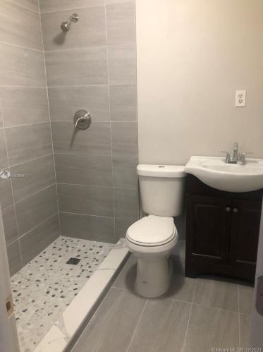 1481 9th Ct, Hialeah FL  33010-3331 exterior