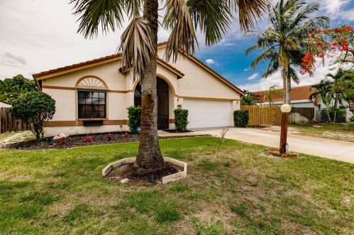 27398 Pelican Ridge Cir, Bonita Springs, FL 34135-4521