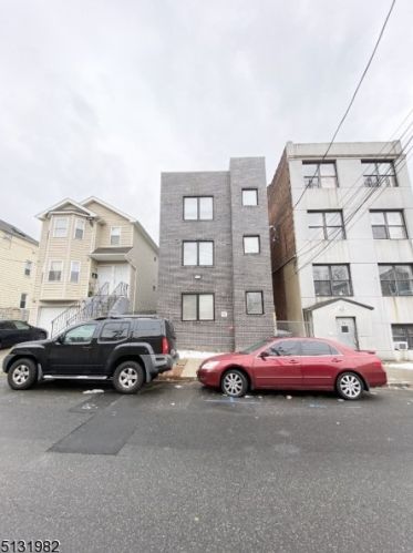 78 12th St, Paterson NJ  07506-3724 exterior