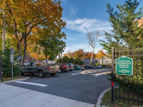 61 White Oak St, New Rochelle NY  10801-1744 exterior
