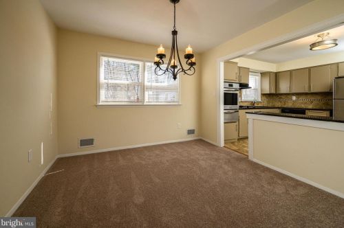 16 Gloucester Ln, Trenton NJ  08618-1006 exterior