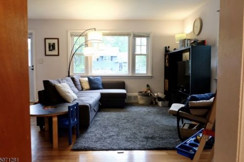 42 Roosevelt Ave, Chatham Township NJ  07928-2534 exterior