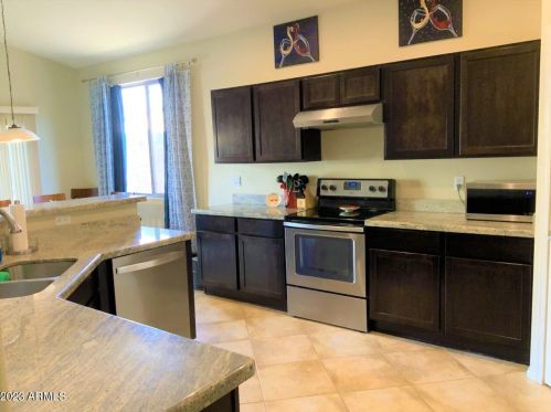 2852 Indian Wells Pl, Chandler, AZ 85249-4914