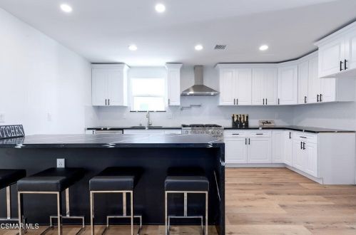 14363 Collins St, Van Nuys CA 91316-1030 exterior