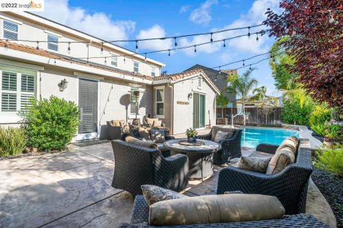 15 Solstice Ct, Oakley CA  94561-1759 exterior