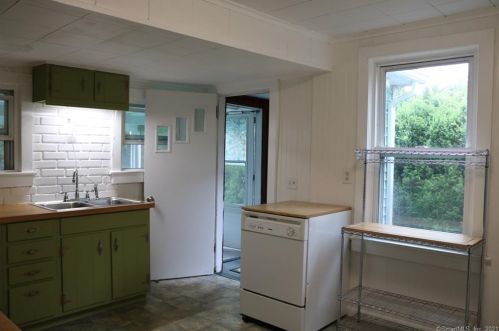 423 Harland Rd, Norwich CT  06360-1954 exterior