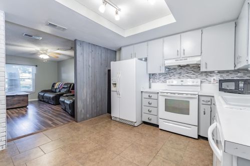 14677 Pine Glen Cir, Lutz FL  33559-3289 exterior