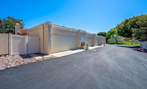 6829 Pear Tree Dr, Carlsbad CA  92011-3937 exterior