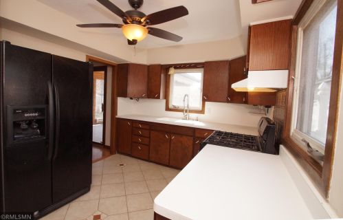 1062 Cobb Rd, Saint Paul, MN 55126-8122