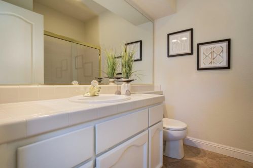 111 Burrill Dr, Folsom CA  95630-2270 exterior