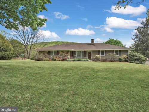 40 Adamsdale Rd, Schuylkill Haven, PA 17972-8618