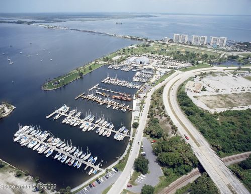 3 Indian River Ave, Titusville FL  32796-2812 exterior