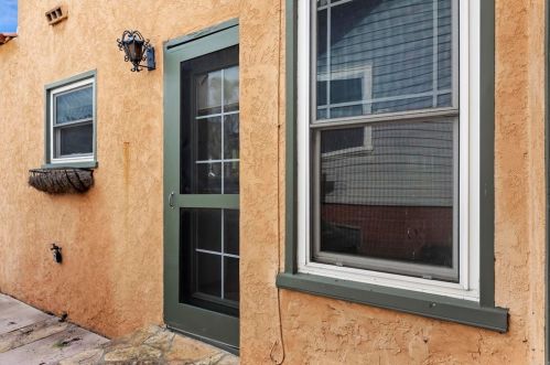 1204 Edgemont St, San Diego CA 92102-1740 exterior