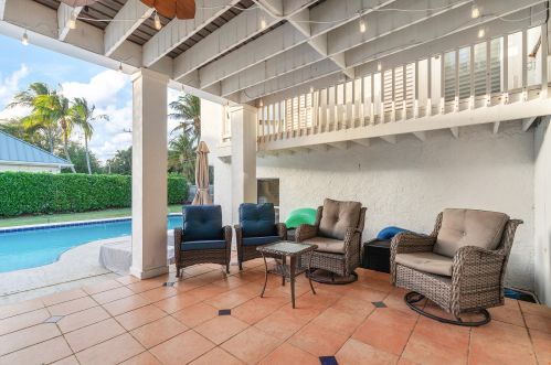 6260 Ocean Blvd, Boynton Beach FL  33435-5212 exterior