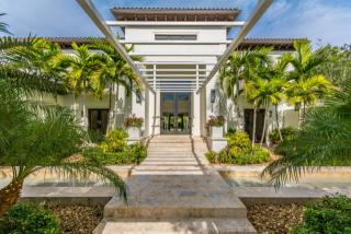 6195 Rolling Road Dr, Miami, FL 33156-5628