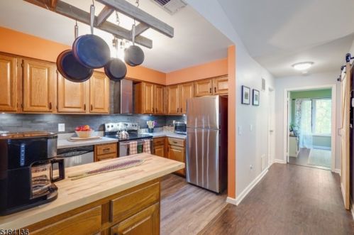 40 Augusta Dr, Annandale NJ  08801-1607 exterior