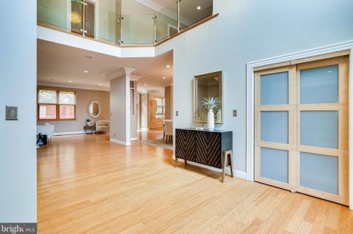 2636 Moreland Pl, Washington, DC 20015-1122