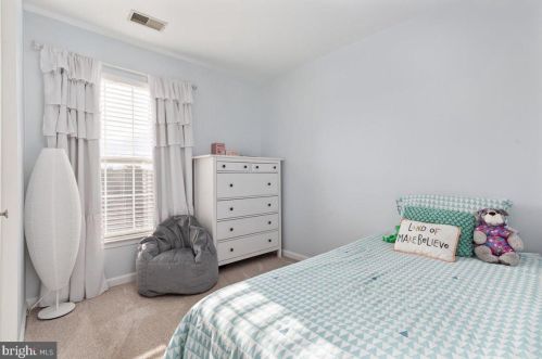 9078 Falcon Glen Ct, Bristow VA  20136-5739 exterior