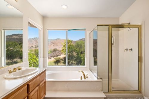 490 Tree Hollow Ct, Simi Valley CA  93065-7311 exterior