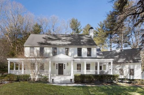2 Buttercup Ln, Dover, MA 02030-2004