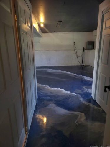 13 Clinton Hill Rd, Waterbury CT  06716-1010 exterior