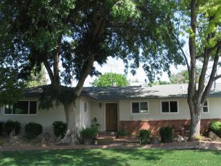 544 Keats Ave, Fresno, CA 93704-2507