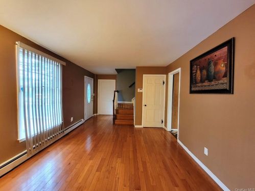 1 Starhaven Ave, Middletown NY  10940-4617 exterior