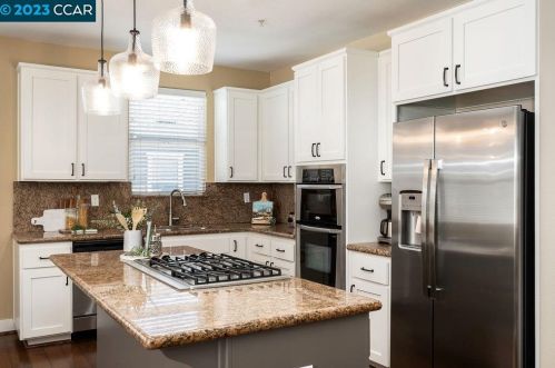 296 1 St, Benicia CA 94510-3553 exterior