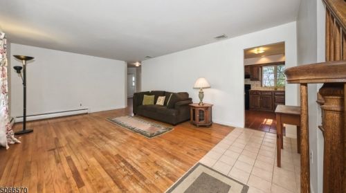 124 Belleview Ave, Kinnelon, NJ 07405-1219