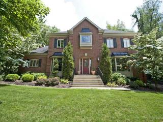 621 Twin Pine Rd, Pittsburgh, PA 15215-1568