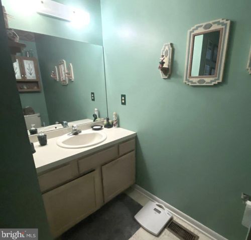 19 Tyler Ln, Berlin Boro NJ  08009-9463 exterior