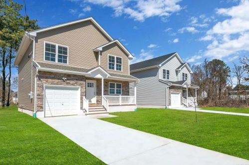 143 Merritt Ave, Wheatley Heights NY  11798-2339 exterior