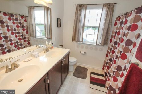 1954 Canyon Creek Rd, Gilbertsville PA  19525-7003 exterior