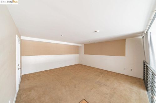 569 9th St, Oakland CA  94607-3833 exterior