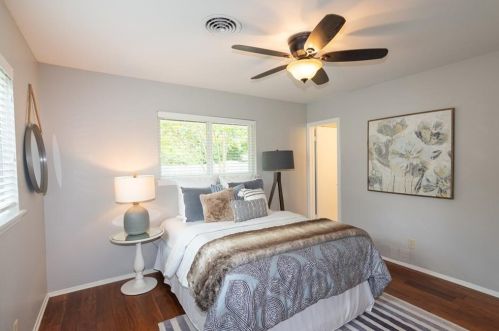 8016 Briarwood Ln, Austin TX 78757-6929 exterior