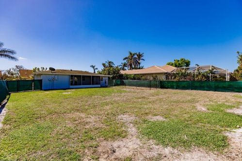 529 100th Ave, Naples FL  34108-2235 exterior