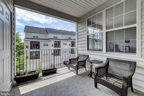 2202 Margraf Cir, Woodbridge VA  22191-4071 exterior