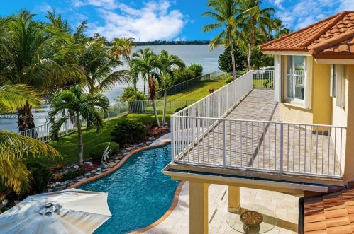 1402 179th Ave, Hollywood FL  33029-3160 exterior