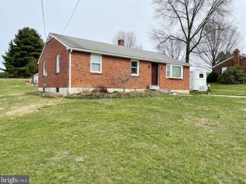 1715 Longview Dr, Spring Grove, PA 17362-8212