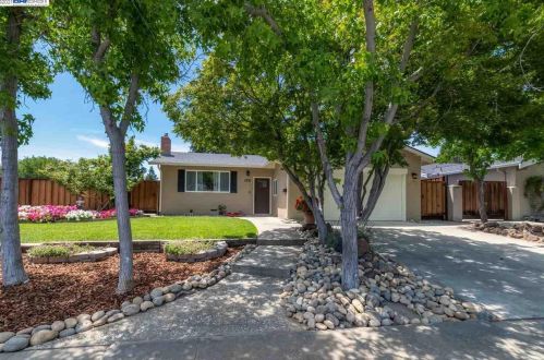 175 Elvira St, Livermore, CA 94550-3906