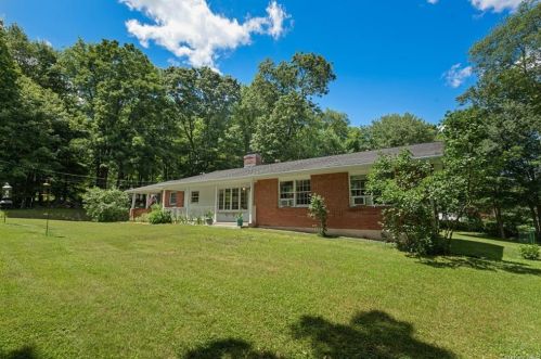 3 Deer Run Rd, Lewisboro, NY 10590-2104