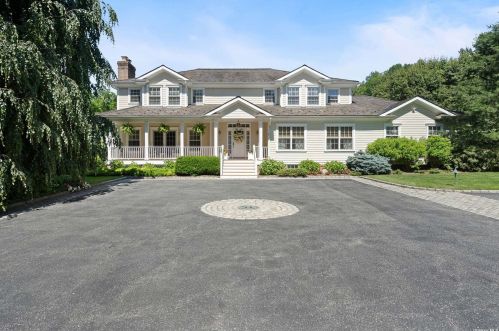1 Donna Dr, Muttontown, NY 11771-4509