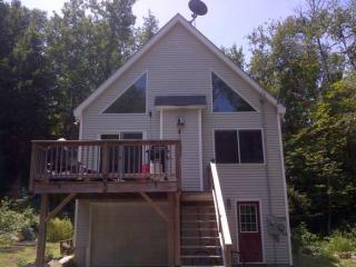 2 Locarno St, Moultonborough, NH 03254-4445