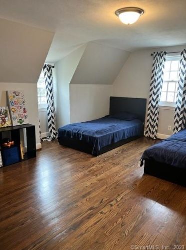 31 Oak Ridge Ln, Hartford CT  06107-3506 exterior