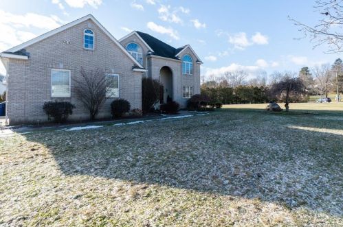 87 Westfield St, Middletown, CT 06457-2005