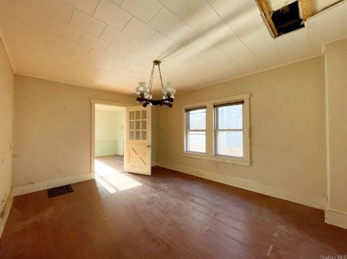 79 Main St, Port Jervis NY  12771-2111 exterior