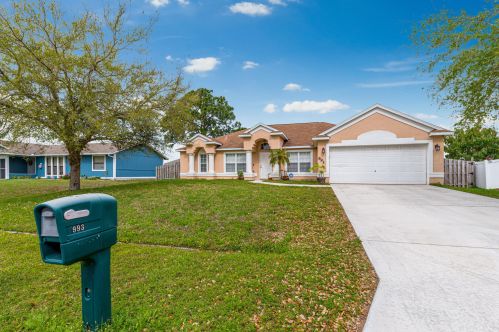 993 Whittier Ter, Fort Pierce, FL 34953-2324