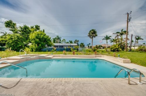 208 43 Ter, Cape Coral FL  33904-8425 exterior