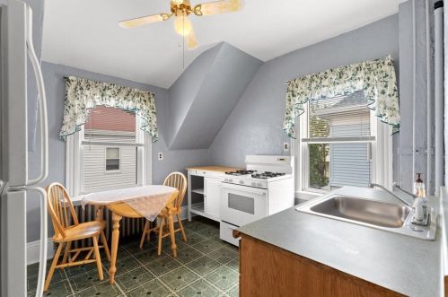 25 Sherman St, Everett MA  02149-2924 exterior