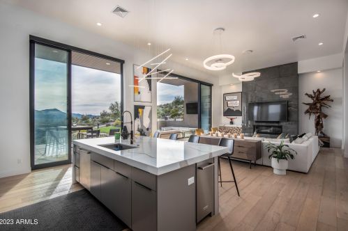 13218 17th Pl, Phoenix AZ  85022-5069 exterior